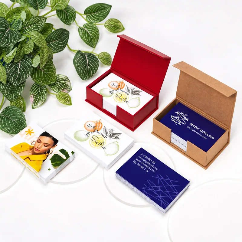 Namecard đựng trong hộp cứng nắp nam châm màu đỏ và hộp kraft – In Quảng Cáo Q7