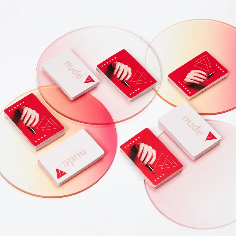 Namecard bo góc tròn nền đỏ cho thương hiệu mỹ phẩm, in offset 2 mặt