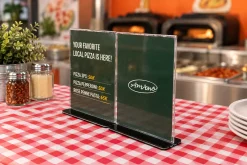 Menu mica để bàn tại nhà hàng pizza
