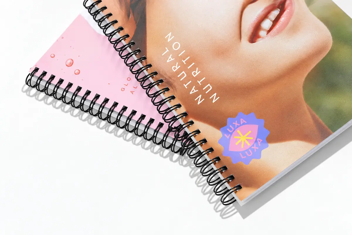 Cận cảnh gáy lò xo kim loại của cuốn catalogue