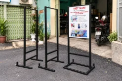 Khung standee chân sắt chưa lắp mặt in tại xưởng