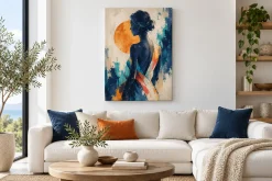 Tranh Canvas chân dung nghệ thuật treo trên tường phòng khách hiện đại.