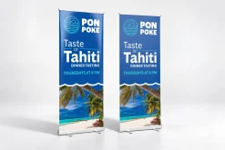 So sánh bề mặt in bóng và in mờ trên standee cuốn