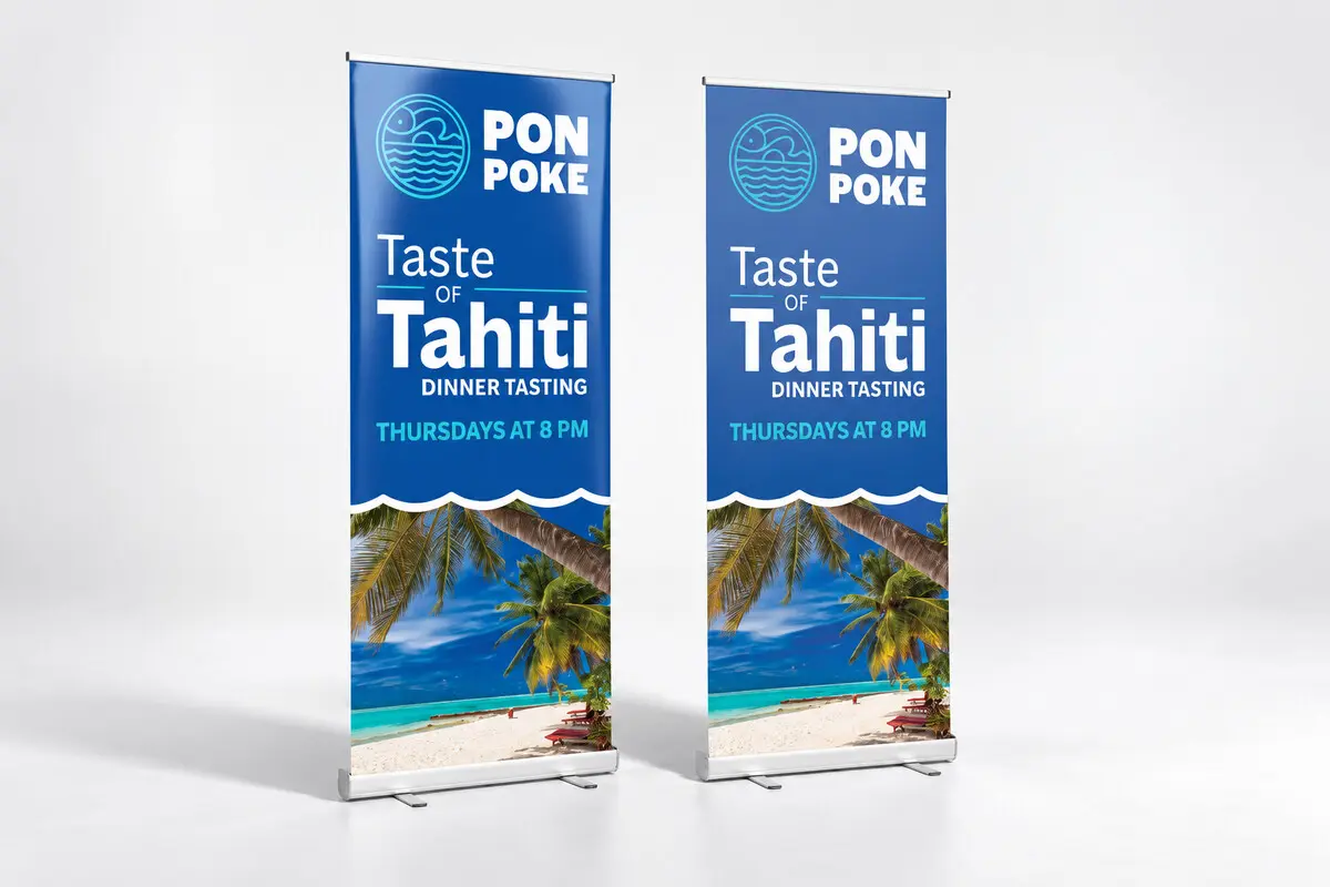 So sánh bề mặt in bóng và in mờ trên standee cuốn