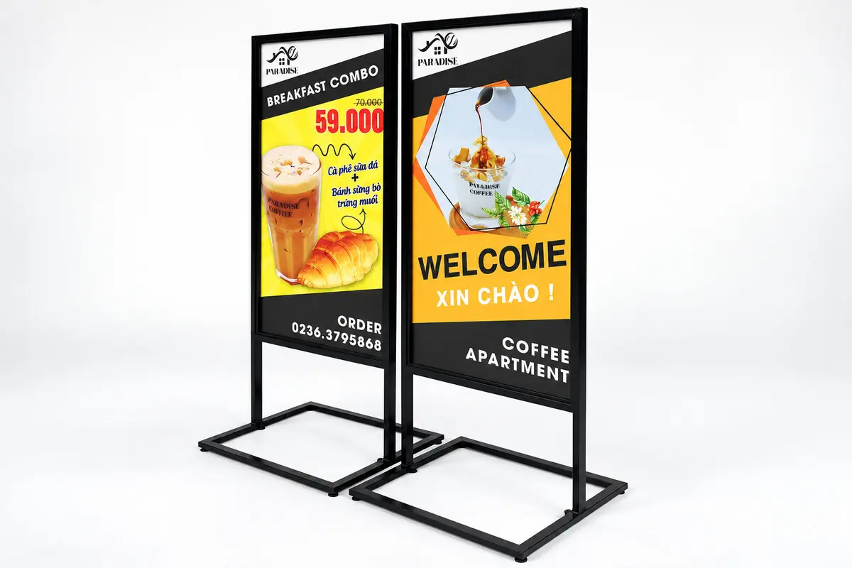 Bộ hai standee quán cà phê chụp trên nền trắng