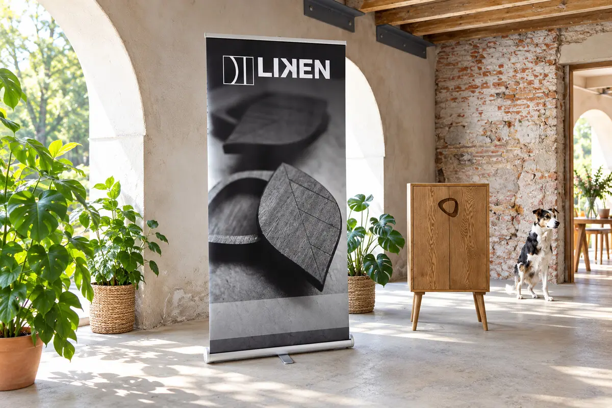 Standee cuốn đặt tại showroom nội thất