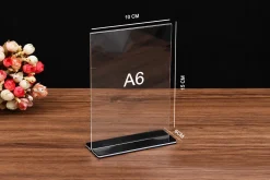 Standee mica cỡ nhỏ A6 đế đen