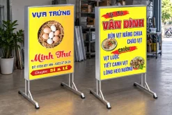 Hai mẫu standee hộp đèn của cửa hàng thực phẩm