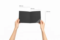 Tay mở catalogue A5 đóng kim giữa kèm số đo 148 x 210 mm