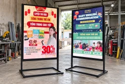 Ba standee quảng cáo khóa học ngoại ngữ