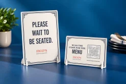 Standee để bàn nhà hàng khổ đứng đặt cạnh khổ ngang