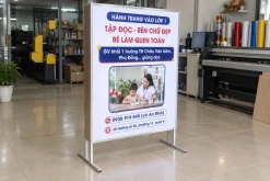 Mặt in bạt xuyên đèn của standee hộp đèn