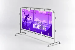 Băng rôn quảng cáo trượt ván căng trên hàng rào