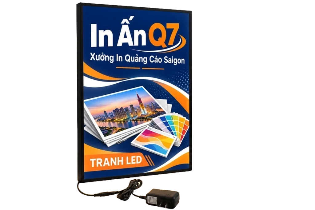 Khung tranh đèn LED đen phát sáng hiển thị bảng quảng cáo In Quảng Cáo Q7, có dây điện và bộ nguồn đặt phía trước.