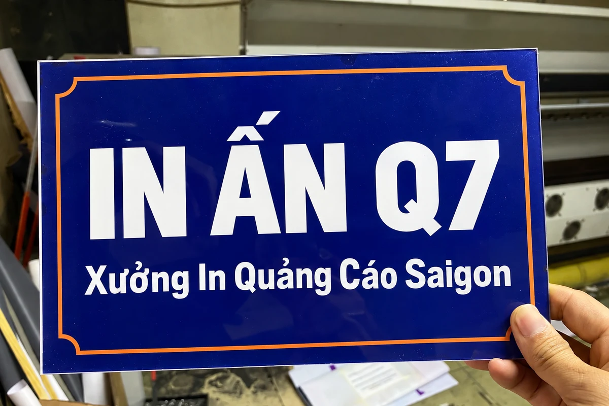 làm bảng tên công ty trung sơn - Bảng tên mica nền xanh chữ trắng viền cam