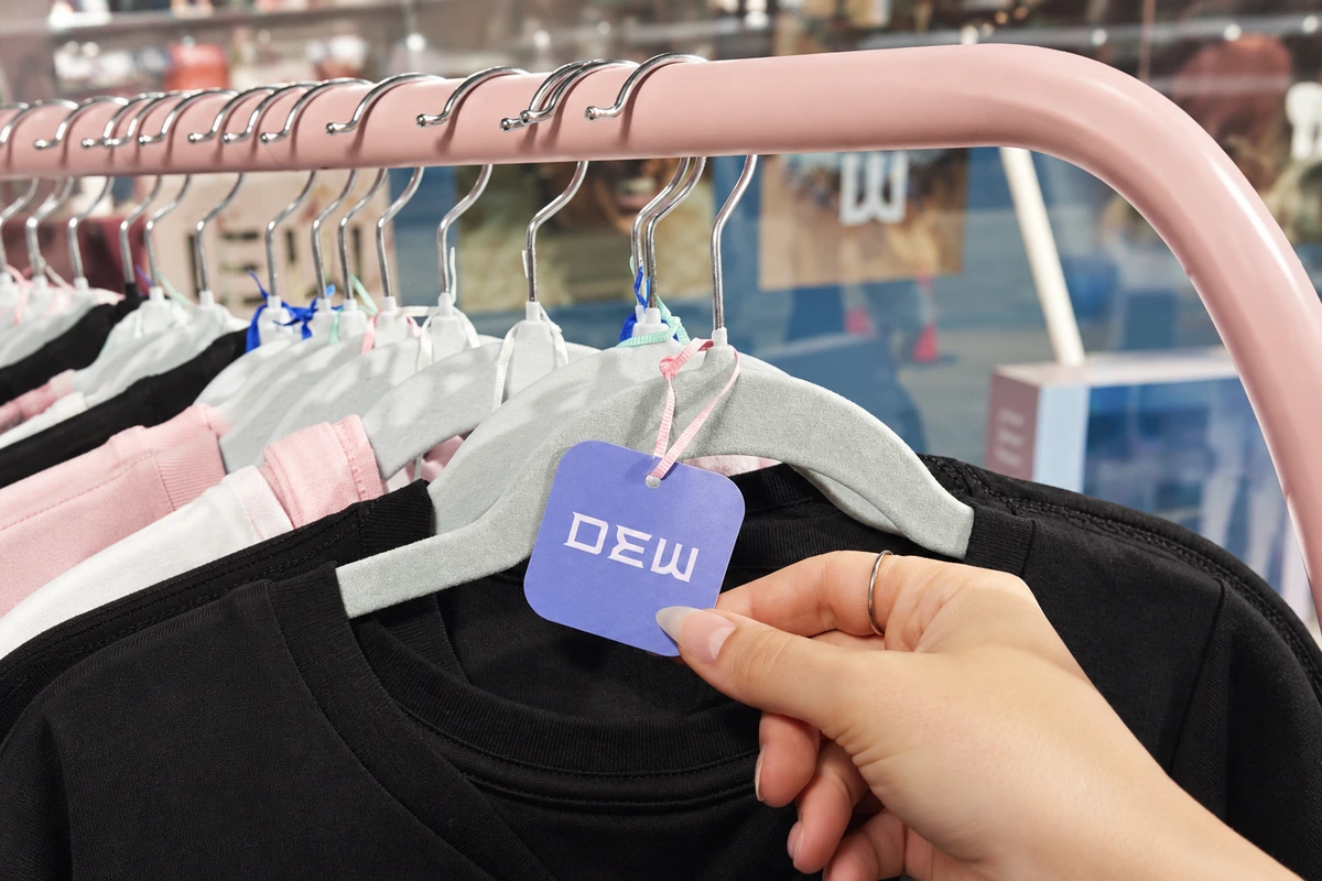 in tag quần áo quận 7 - Tag treo quần áo in logo shop